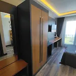 Canary Hotell 3*