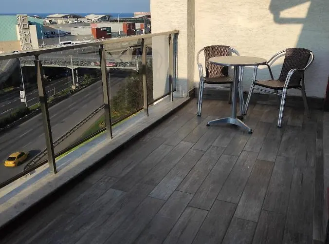 Canary 호텔 트라존